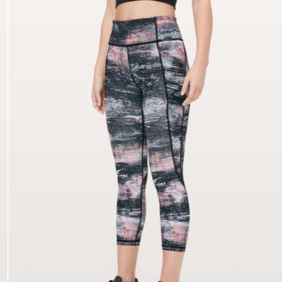 🍁50% Off Sale 🍁 Lululemon Time To Sweat Crop *23" - Picture 3 of 12